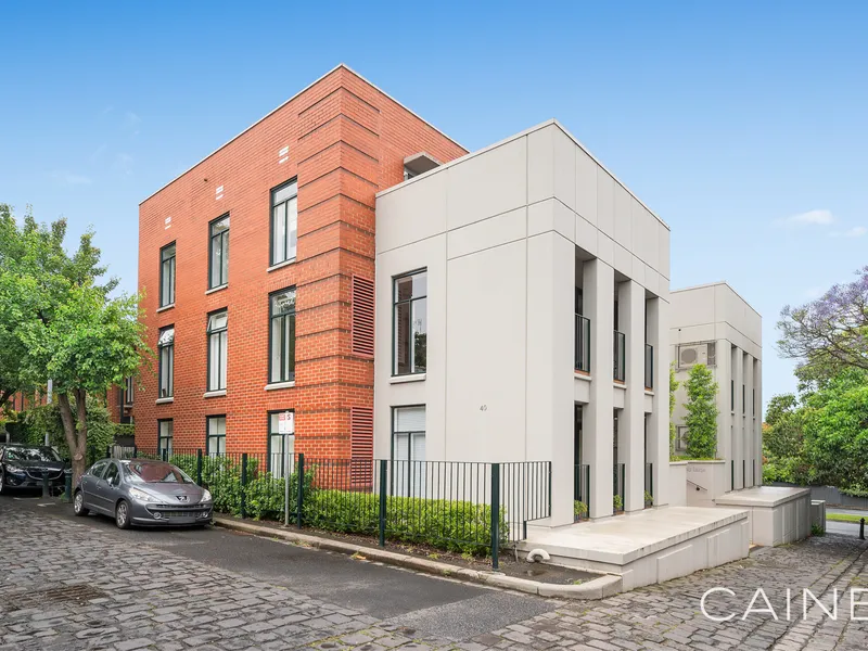 PRIVATE & SPACIOUS WITH ENTERTAINERS BALCONY