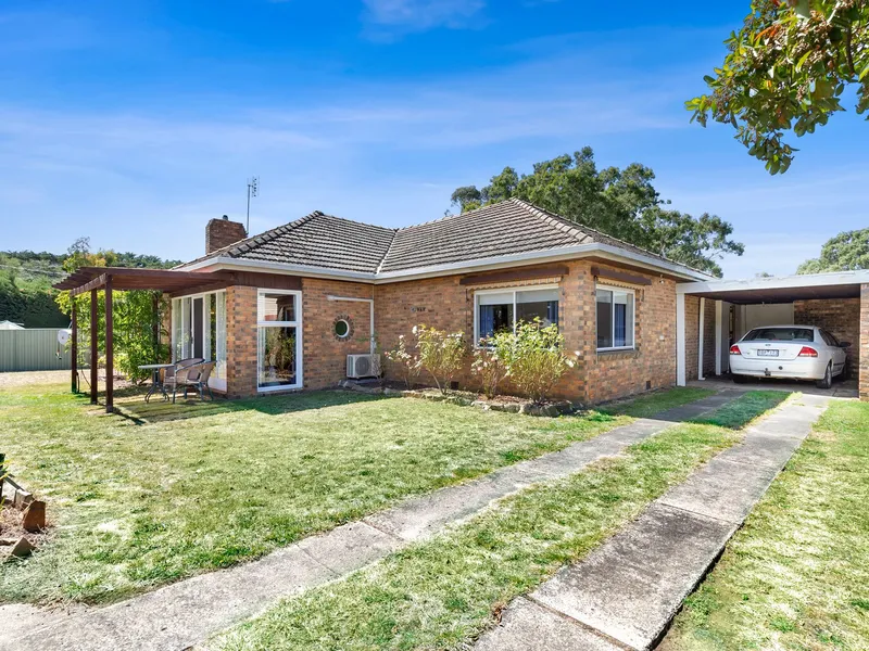 Charming Brick Home on 1286m2 Block