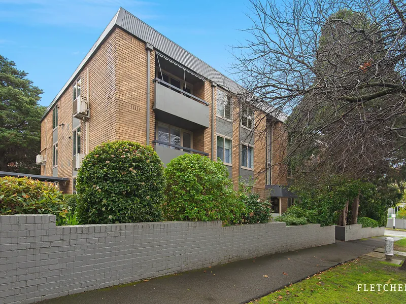 Ground floor apartment with a large landscaped courtyard