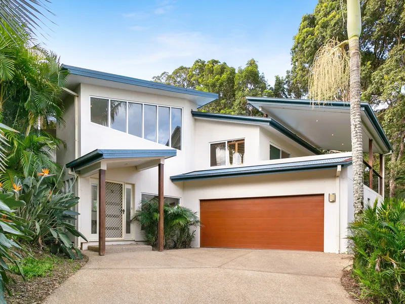 Modern family haven in elevated Point Vue locale