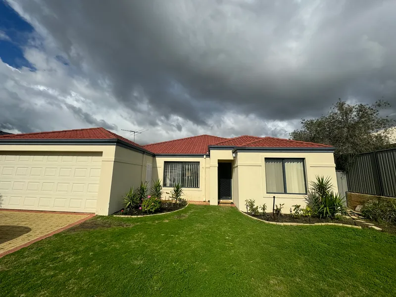 Baldivis Central - large 4 bedroom, 2 bathroom home