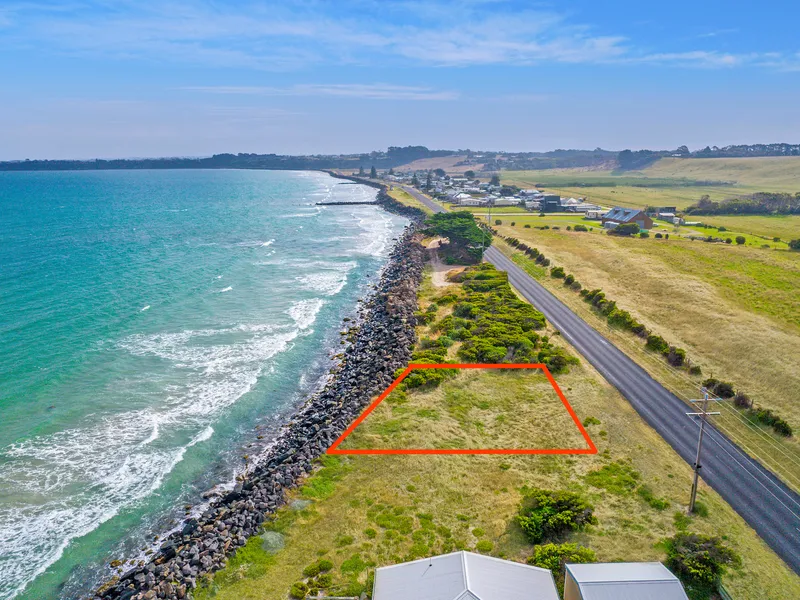 584sqm block (approx.), absolute ocean frontage.