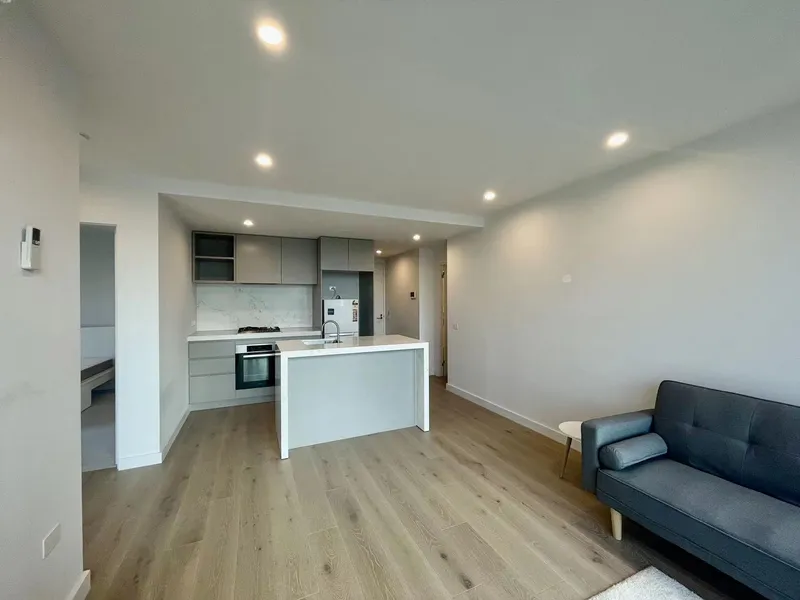 Fully-Furnished 2 Bedroom 2 Bathroom with Great View in Melbourne 380 !!