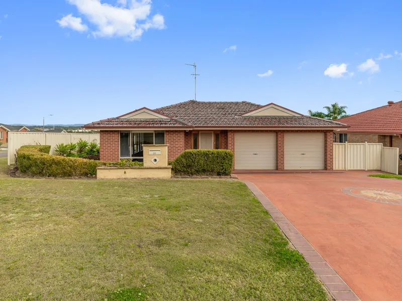 Oversized 4 bedroom Family Home with DLUG & separate single LUG