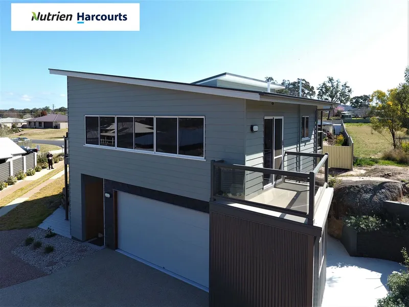 Brand New Executive Home  -  Stanthorpe - 900m2 Block