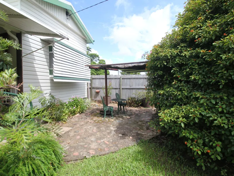 BIGGEST YARD....CHARMING LOWSET QUEENSLANDER