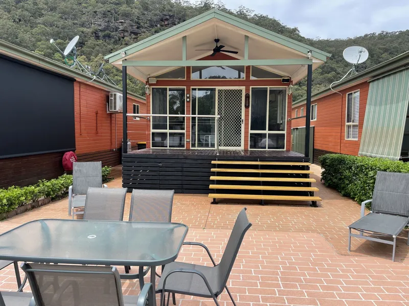 ABSOLUTE RIVERFRONT HOLIDAY CABIN ON THE SYDNEY SIDE OF THE HAWKESBURY RIVER