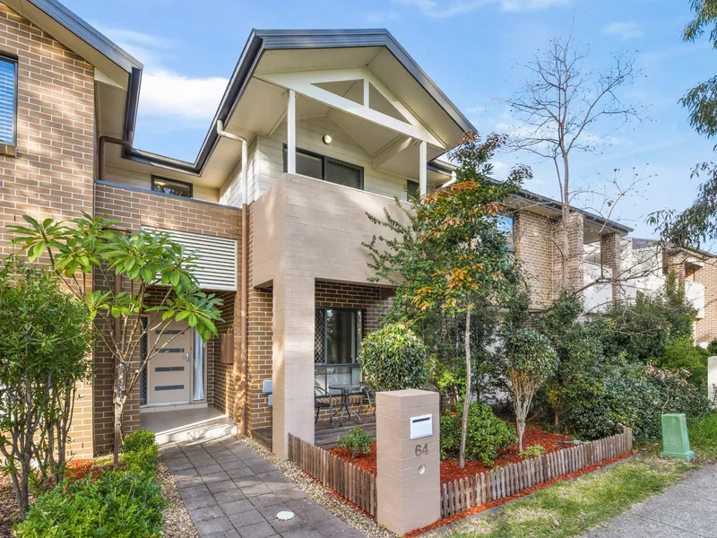 Park Front Family Home Ready to Move in