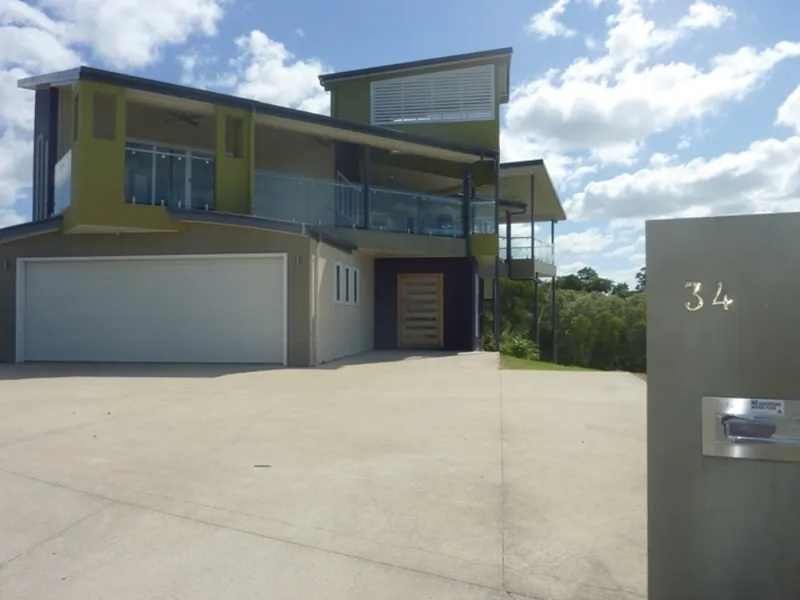 STYLISH BEACH HOUSE - SPECTACULAR SEA VIEWS