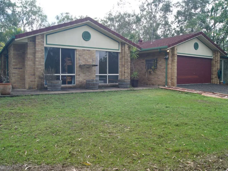 4 Bedroom Family home on 5 private acres