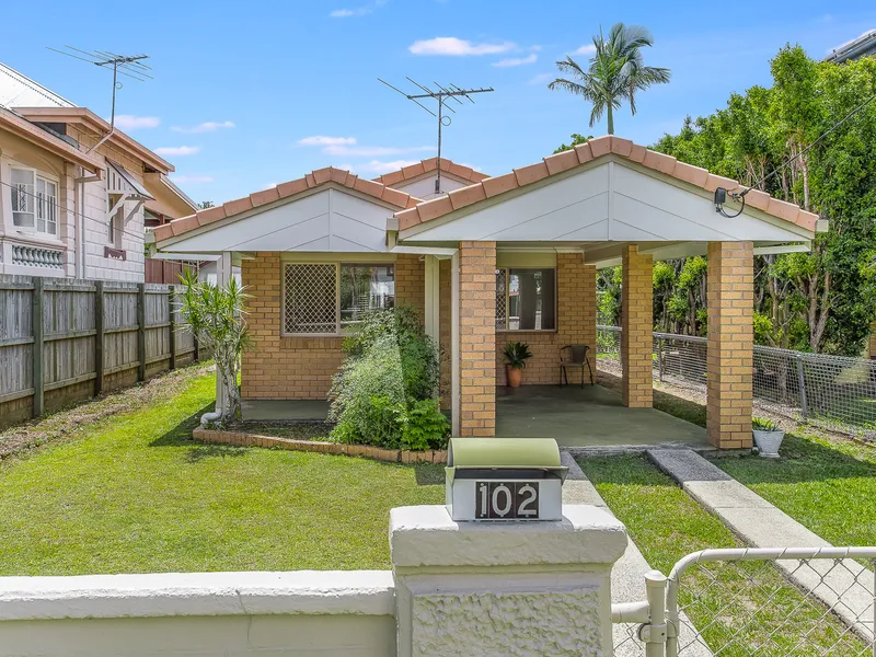 NICE AND NEAT IN SHORNCLIFFE