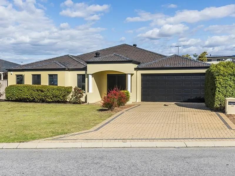 Huge 5 Bedroom 2 Bathroom Home
