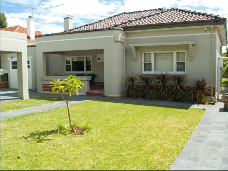 Conveniently located Art Deco home