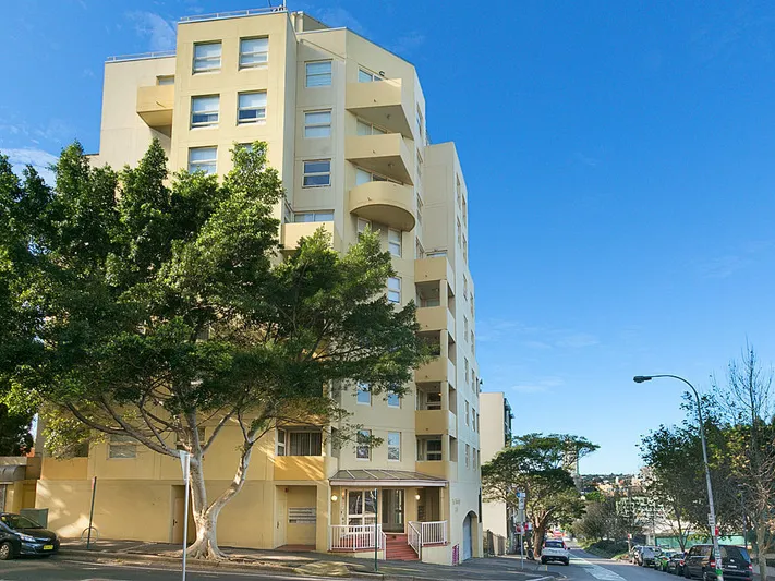 Light Filled Apartment In Premium Location
