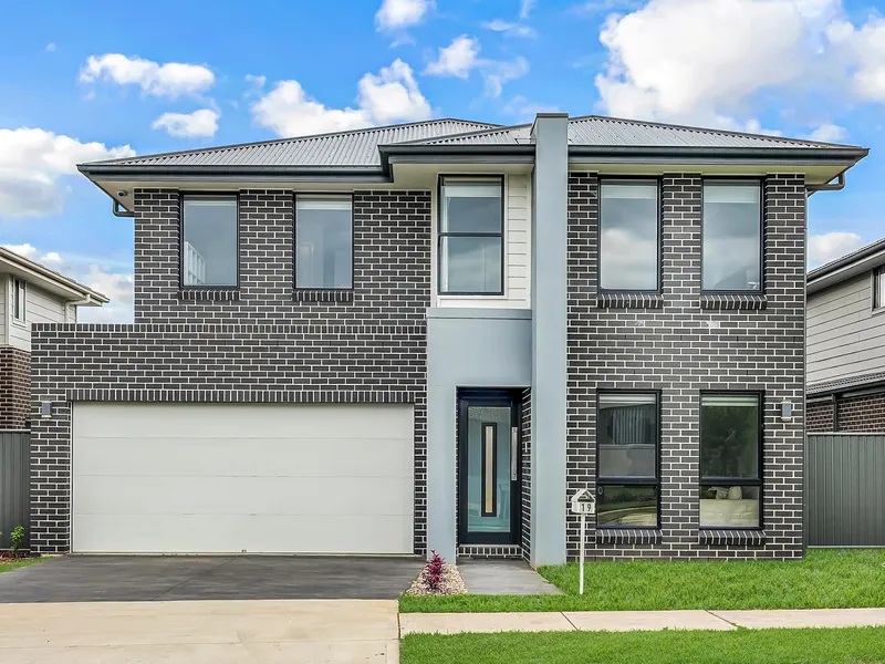 Large Family Home / Modern Living