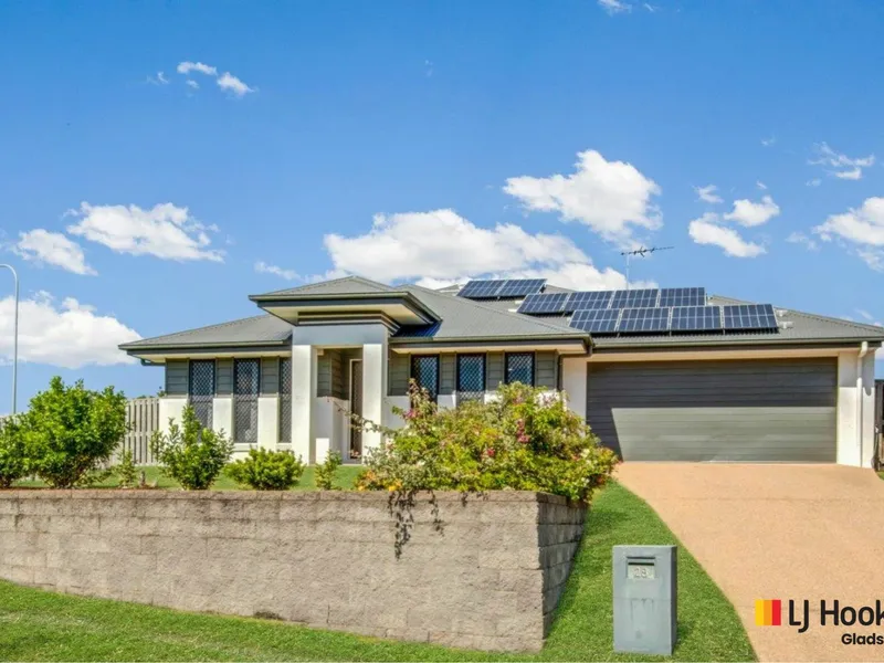 4 BEDROOM CONTEMPORARY HOME WITH SOLAR