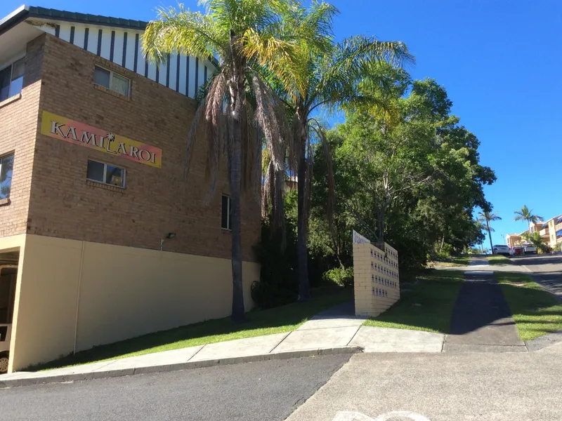 Tugun . 2 bedroom sunny Unit with leafy outlook from Balcony