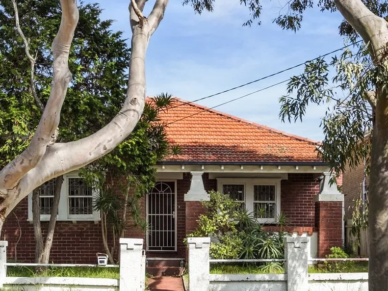 LARGE FAMILY HOME IN IDEAL LOCATION 