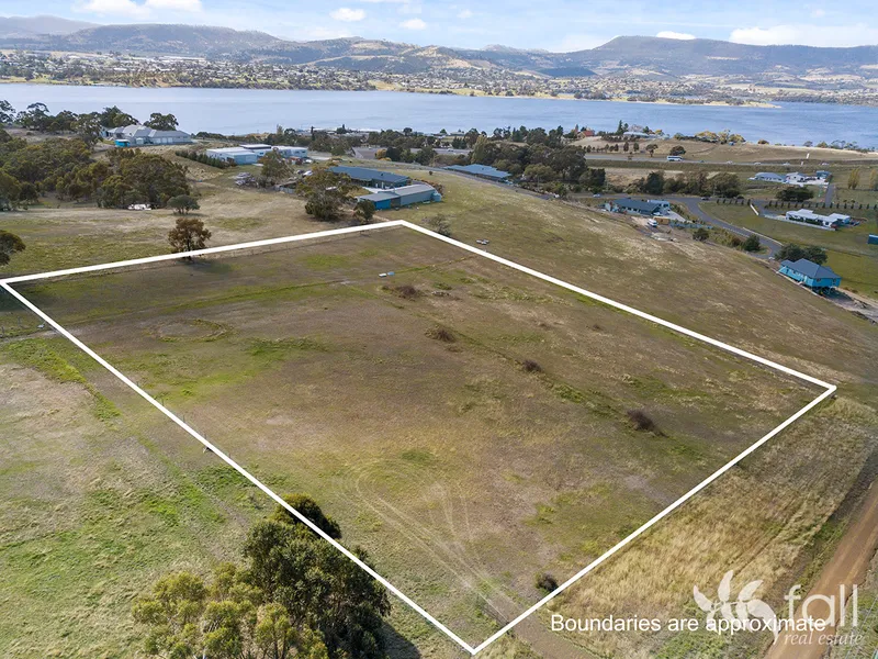 Enviable Location - Fantastic Water Views