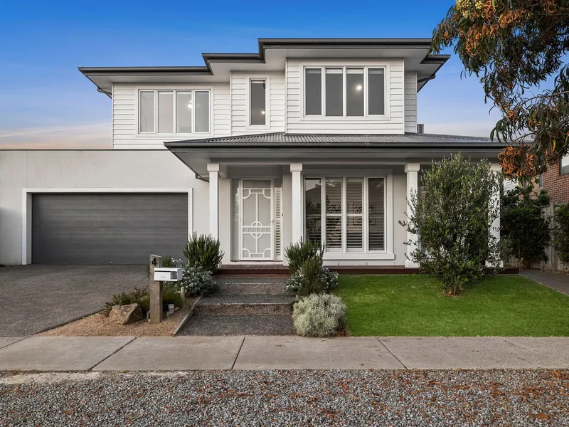 BEAUTIFULLY APPOINTED LARGE FAMILY HOME!!