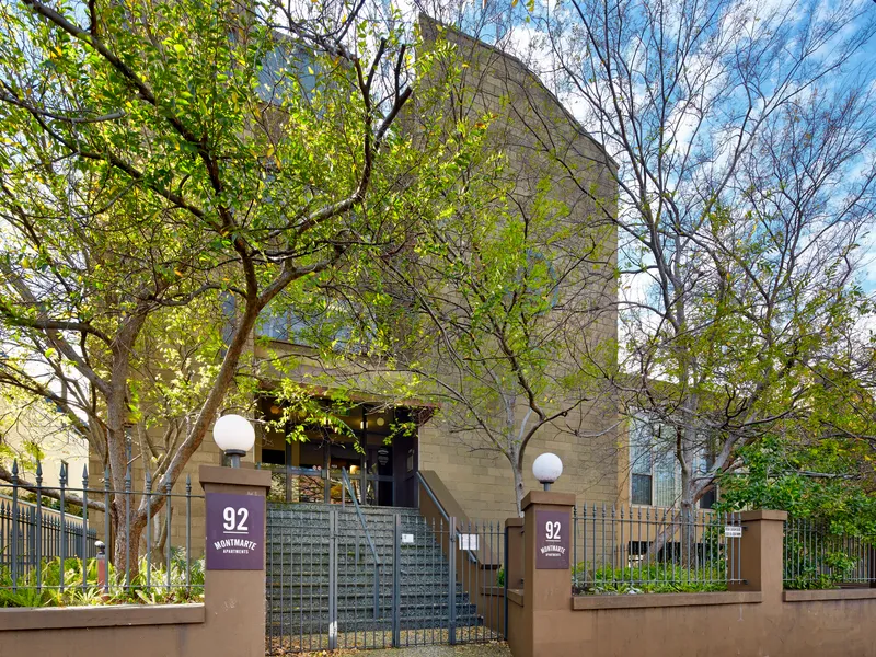 Studio with Huge Courtyard in the heart of St Kilda!