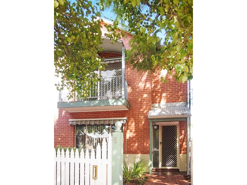 3 BEDROOM TOWNHOUSE - WITH A WHITE PICKET FENCE