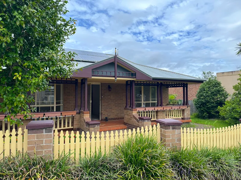 Centrally Located in Milton - Cute Townhouse