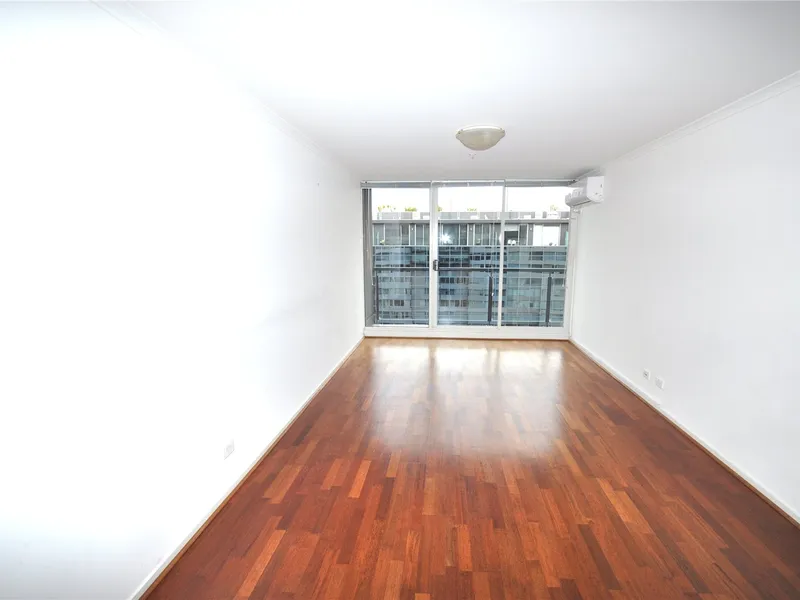 City Condos: 19th Floor - Fantastic Central Location!