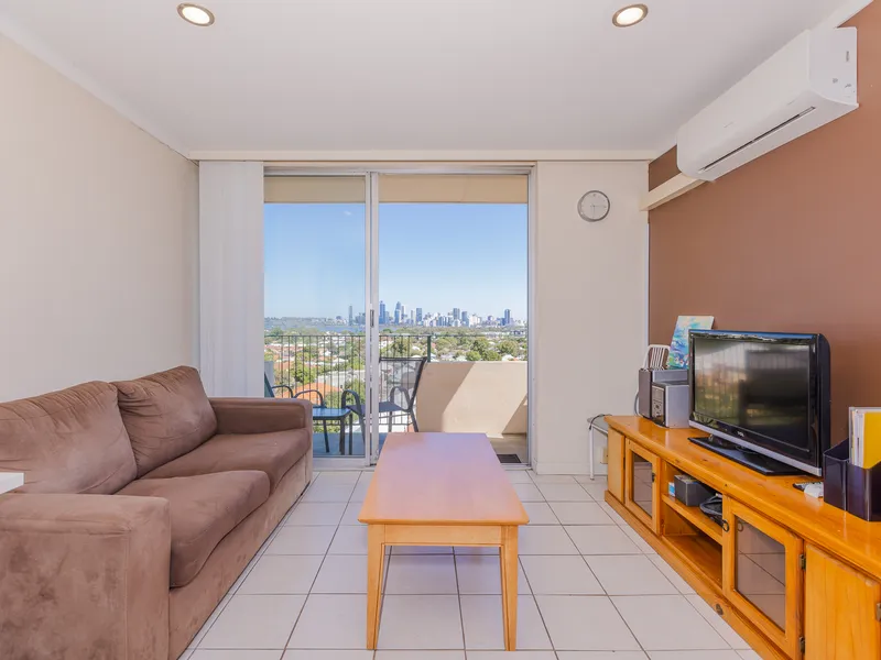 UNRIVALLED TOP FLOOR CITY VIEWS & SUPERB LOCATION!
