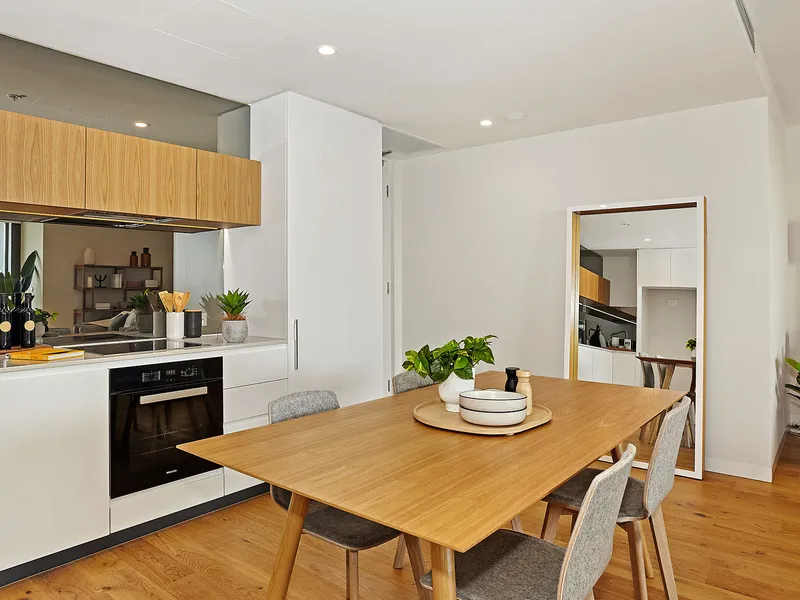 Expansive & luxurious 1 bedroom apartment in the heart of Maribyrnong