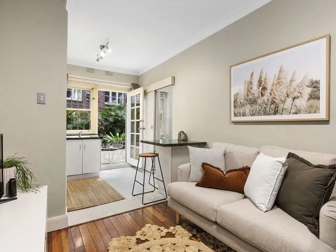 Studio Apartment Beautiful Art Deco Building