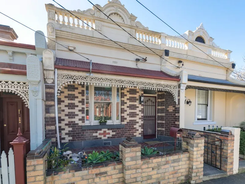 Charming two-bedroom terrace in prime location