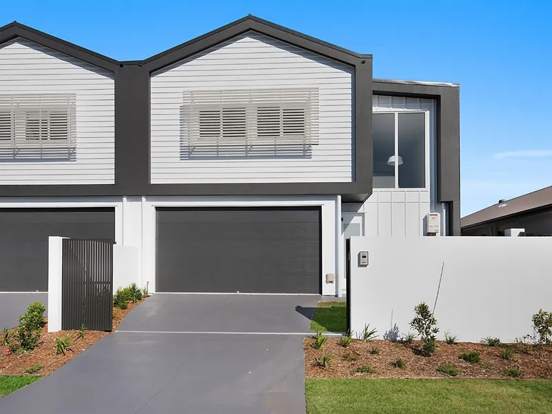 Boutique Residential Townhouse Living Opposite Marina