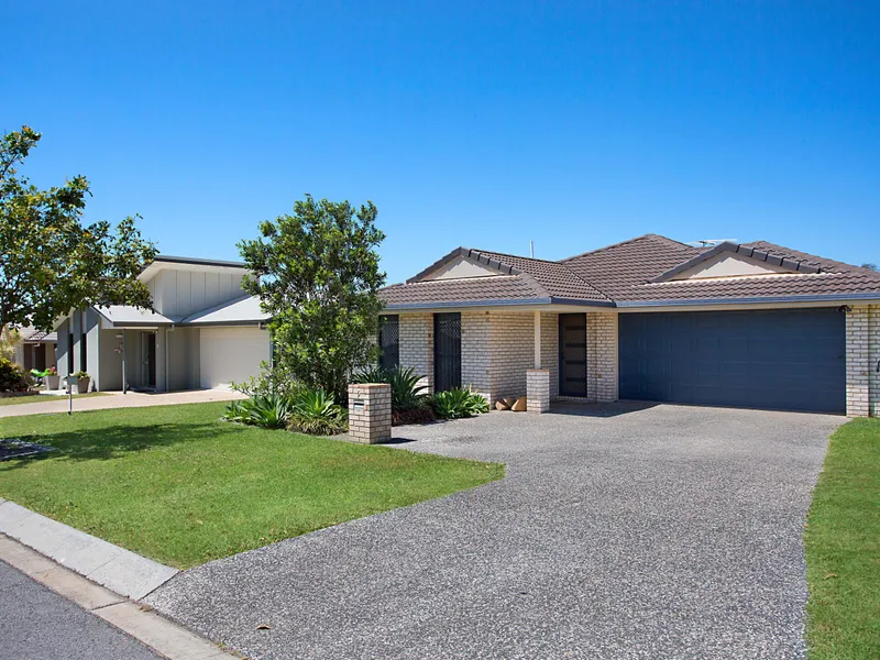 Spacious family home with 2 living areas & large backyard!