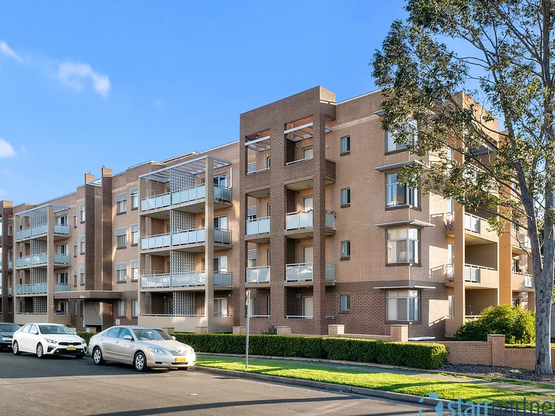 FANTASTIC 2 BEDROOM UNIT WITH TIMBER FLOORING
