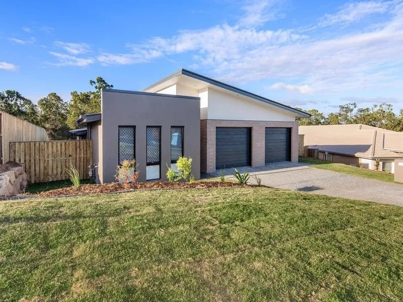 Modern Three Bedroom Duplex - Don't Miss Out!