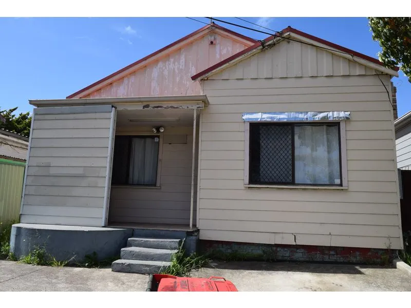 Large 4 Bedroom Family House