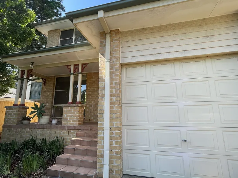 Three Bedroom Townhouse - $1200 per week