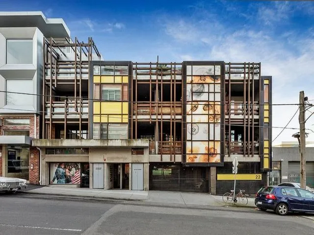 Contemporary Collingwood Living!