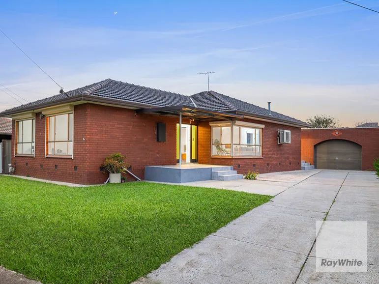 PROUDLY RAY WHITE DEER PARK