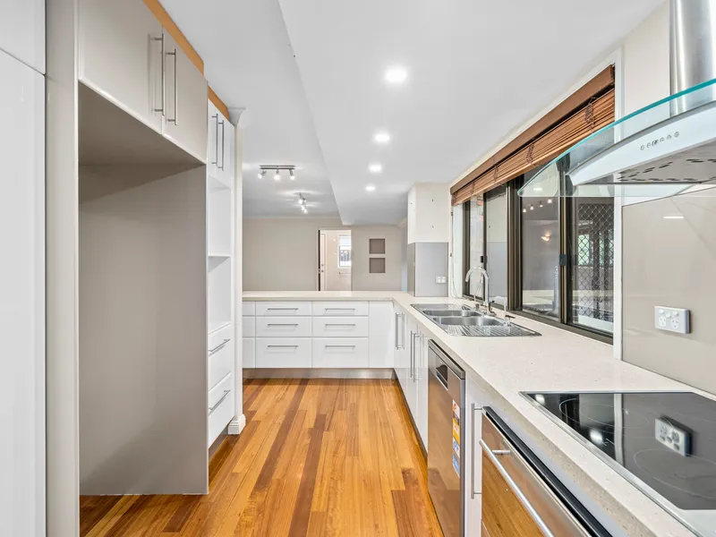 Vacant Family Home - Walking Distance To Light Rail