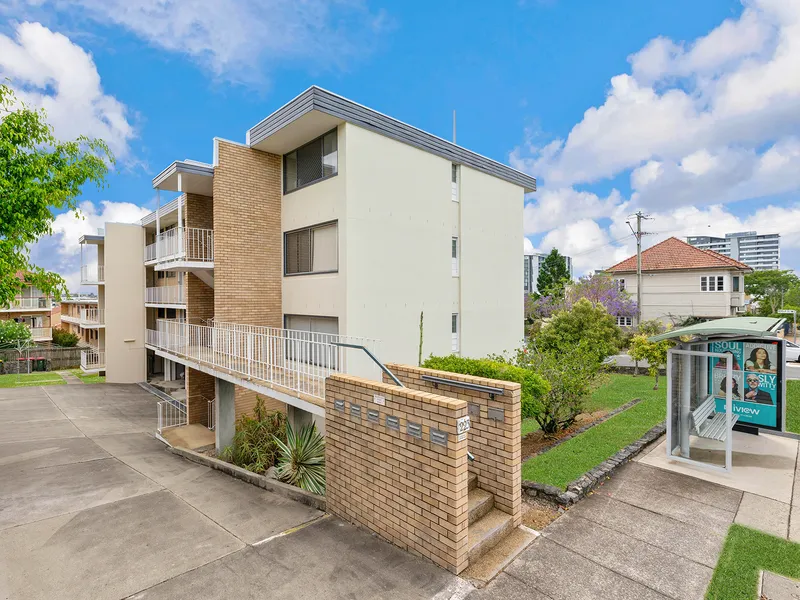 Prime Coorparoo Location - Invest or Nest! 