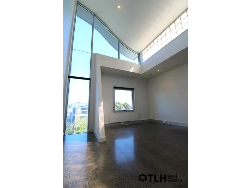 2 STOREY APARTMENT WITH LARGE SUN FILLED OFFICE SPACE WITH 16 FOOT CEILINGS!