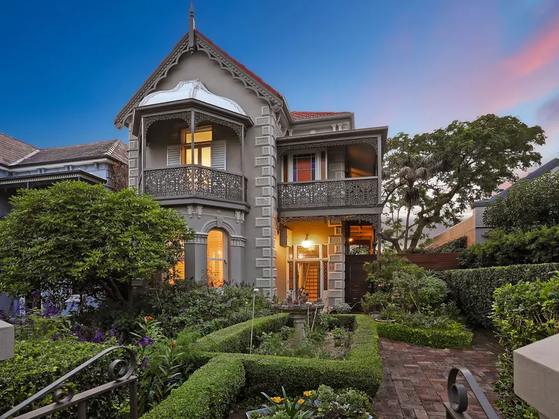 Rare c1890 Freestanding Victorian House In Coveted Street.