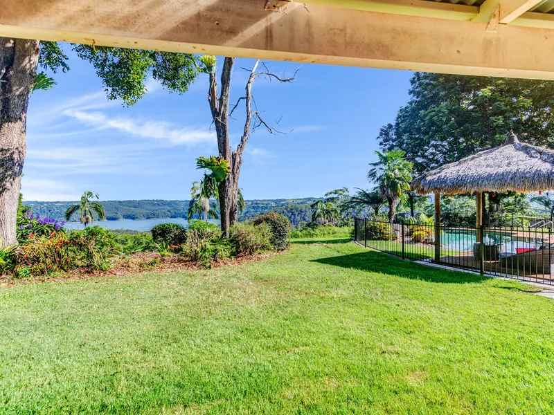 Fully Furnished Home Overlooking Baroon Pocket Dam