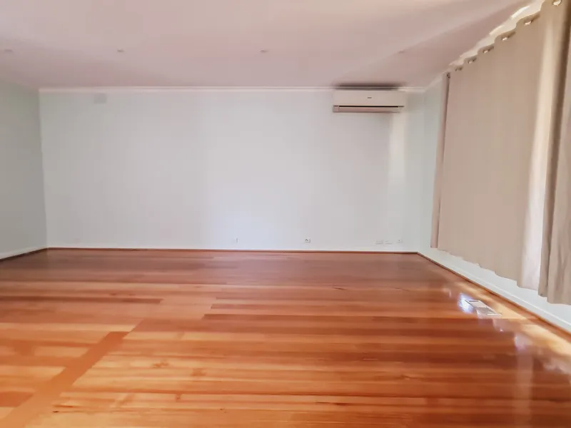 2 BEDROOM UNIT IN CENTRAL CARNEGIE