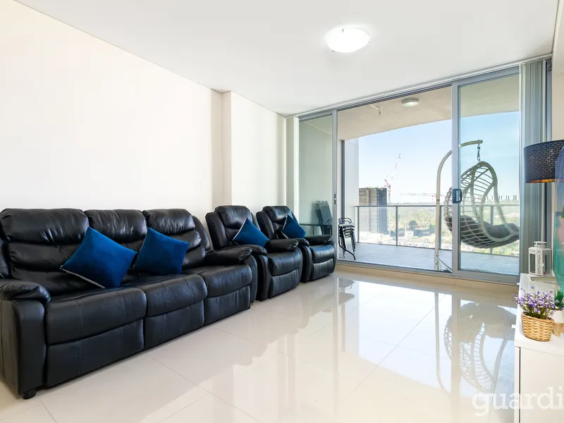 Cosmopolitan lifestyle with Hills views