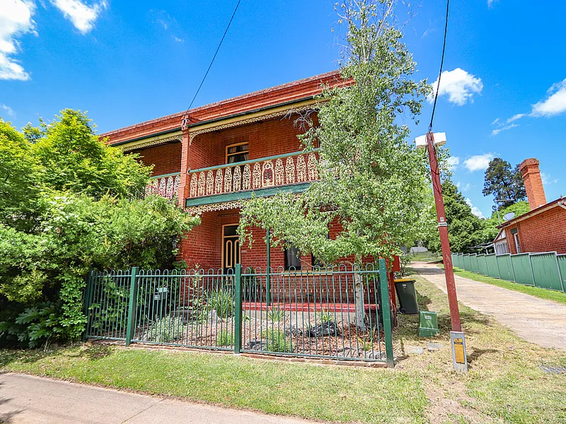 Terrace close to CBD - Available Now