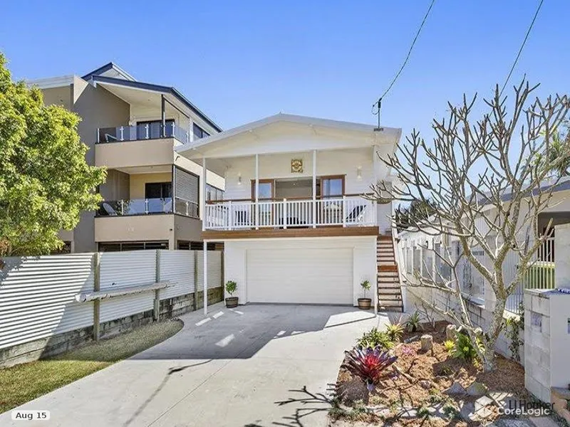 DUAL LIVING FIVE BEDROOM HOME WALK TO BEACH!