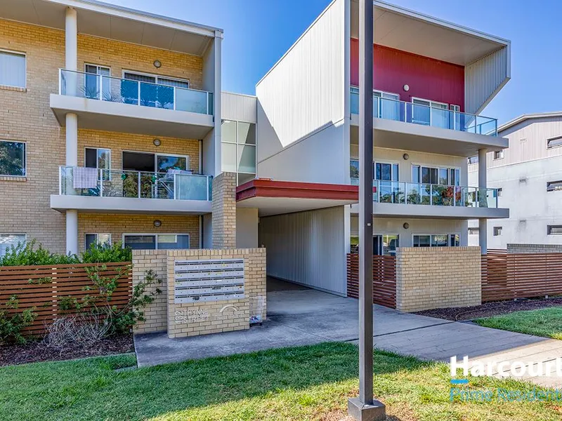 Beautifully maintained and light-filled apartment!